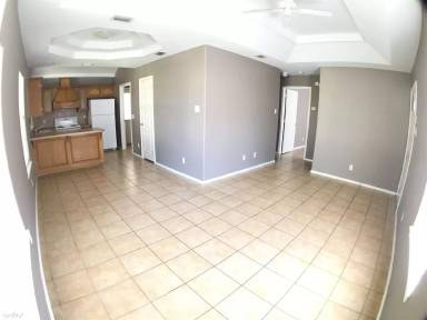 Main picture of 820 N Cross Ln