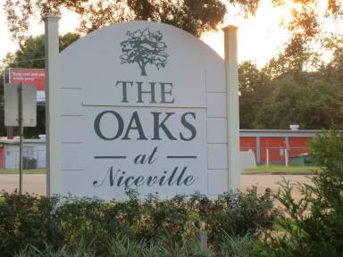 Main picture of The Oaks