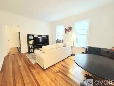 Main picture of 217 E 66th St