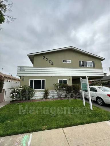 Main picture of 2304 W Oak St