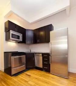 Main picture of 409 E 81st St
