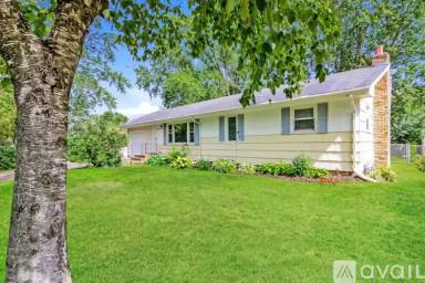 Main picture of 5901 Aquila Ave N
