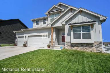 Main picture of 10419 S 112th St