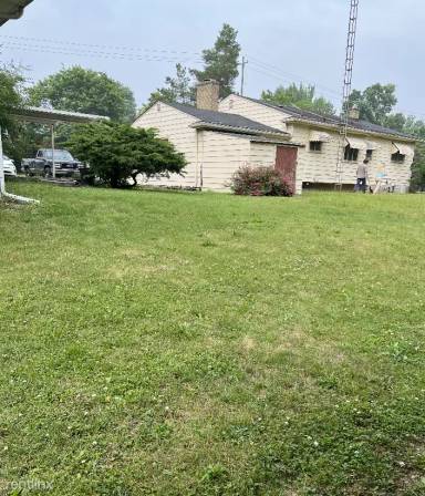 Main picture of 3201 W Court St