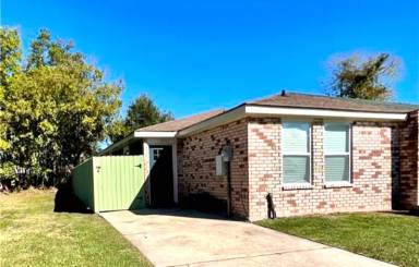Main picture of 7857 Sand St