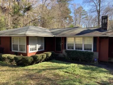 Main picture of 280 Lakeside Dr