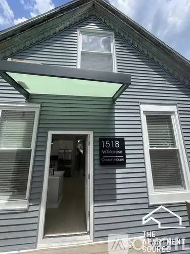 Main picture of 1518 W Melrose St