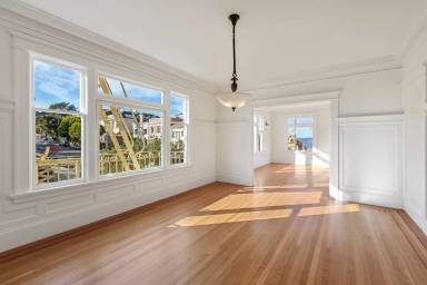 Main picture of 2456 Steiner St