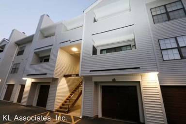 Main picture of 1645 Carriage House Ter