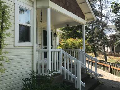 Main picture of 178 Crispin St