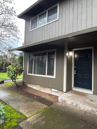 Main picture of 157 SE 3rd Ave