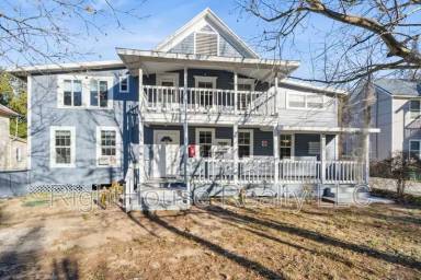 Main picture of 113 S Grove St