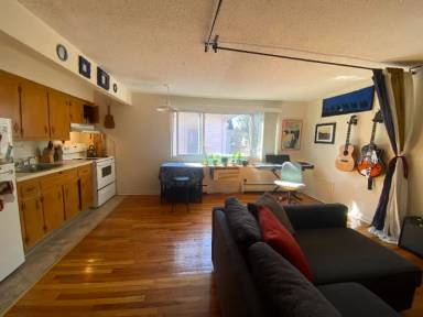 Main picture of 550 Whitney Ave