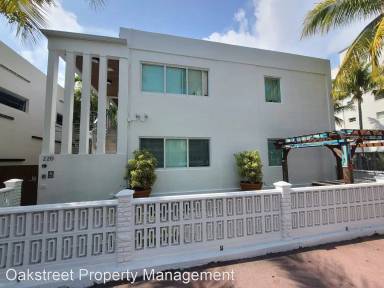Main picture of 220 Collins Ave