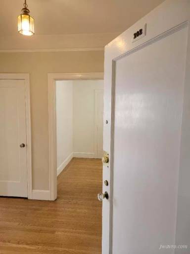 Main picture of 692 Haight St