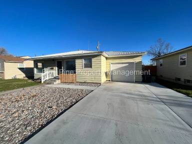 Main picture of 555 Lincoln Dr
