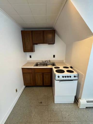 Main picture of 15 Hale St