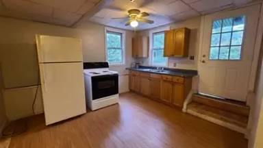 Main picture of 90 Main St