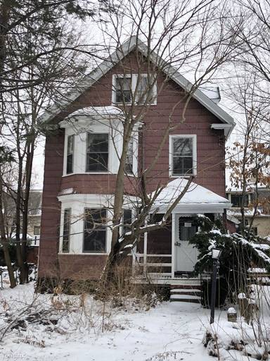 Main picture of 98 Chestnut St