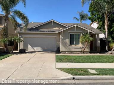 Main picture of 533 Jacaranda St