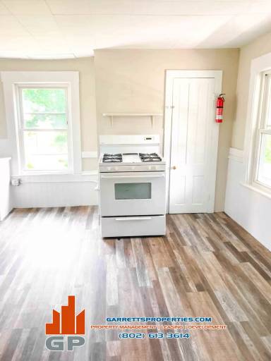 Main picture of 68 Elm St