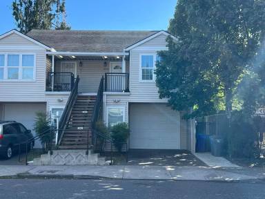 Main picture of 10930-34 NE Weidler St