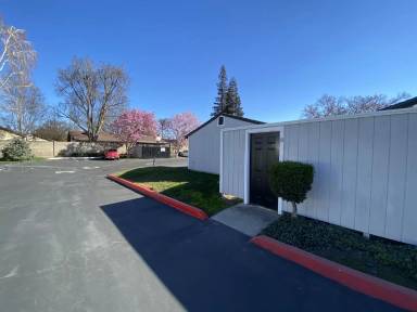 Main picture of 3400 Kingswood Dr