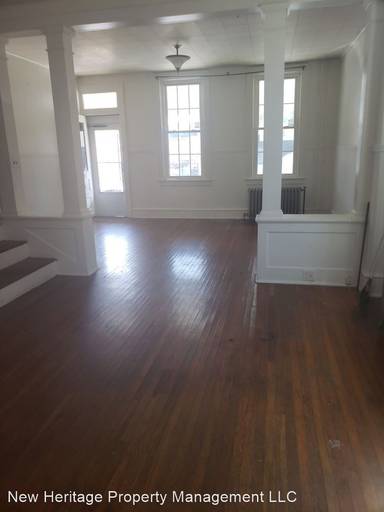 Main picture of 227 E Chestnut St