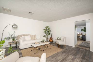Main picture of 1609 S Parkside Dr