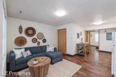 Main picture of 212 Hayward Ave