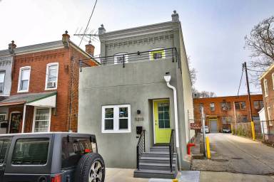 Main picture of 5210 Pulaski Ave