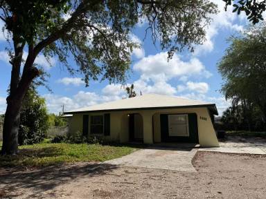 Main picture of 2208 N Lockwood Ridge Rd
