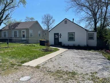 Main picture of 1125 E 84th Ter