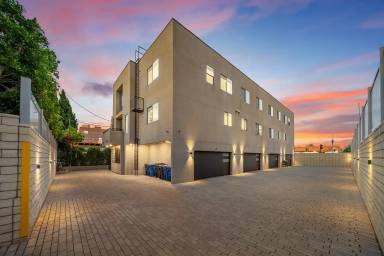 Main picture of 4637 Laurel Canyon Blvd