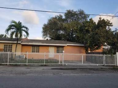 Main picture of 3725 NW 13th Ave