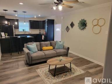 Main picture of 106 Garnet St