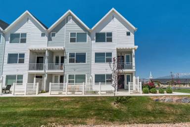 Main picture of 1149 E Hatch Row