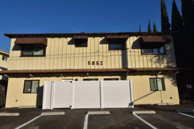 Main picture of 5852 Hazeltine Ave