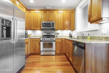 Main picture of 3444 N Halsted St