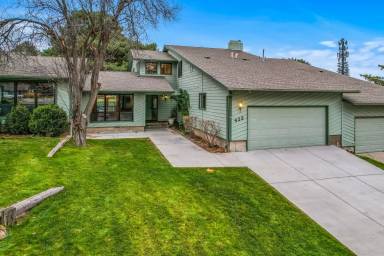 Main picture of 440 Moraine Pl