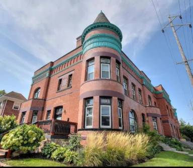 Main picture of 3003 Pacific St