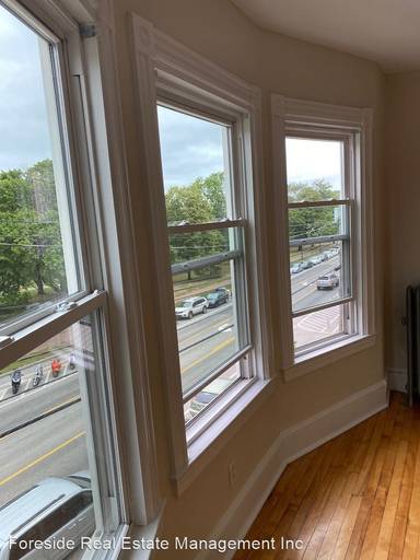 Main picture of 142 Park Ave