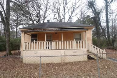 Main picture of 3718 Charles St
