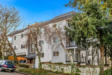Main picture of 4345 32nd Ave W
