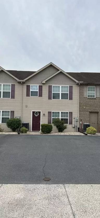 Main picture of 391 Lantern Ln