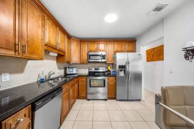 Main picture of 795 SE 17th St