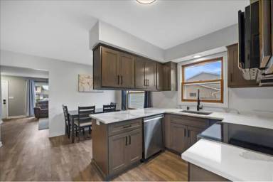 Main picture of 7514 S 75th St