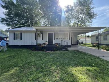 Main picture of 1030 N Monroe Ave