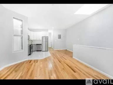 Main picture of 464 E 187th St