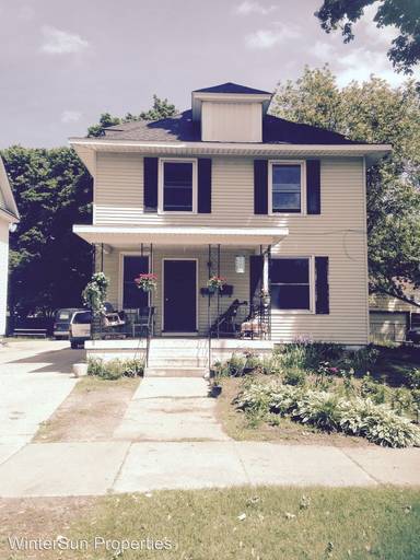 Main picture of 211 W 13th St